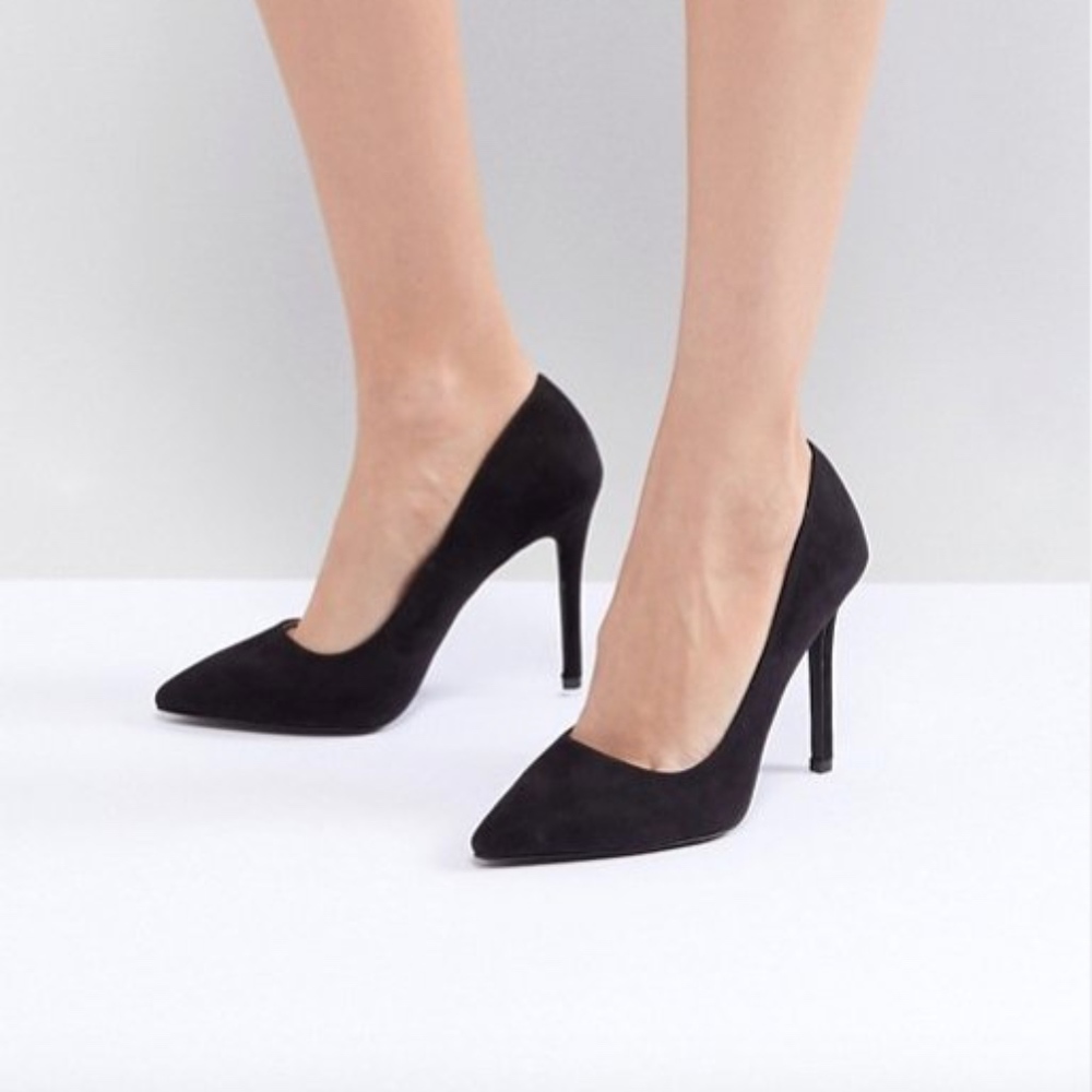 Black Pumps - Picture 2 of 8